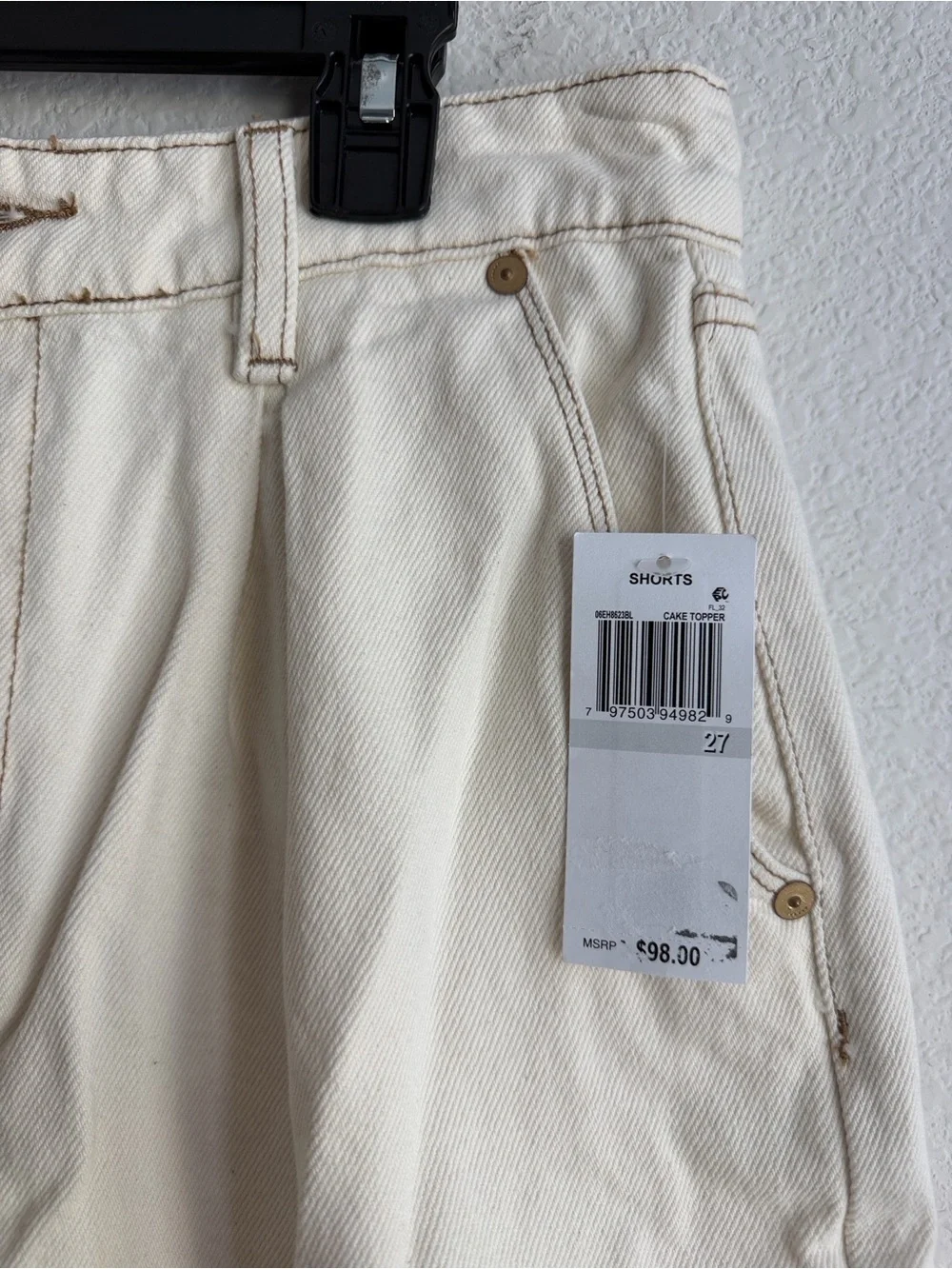 BLANKNYC Longline Pleated Denim Shorts in Cake Topper, Size 30